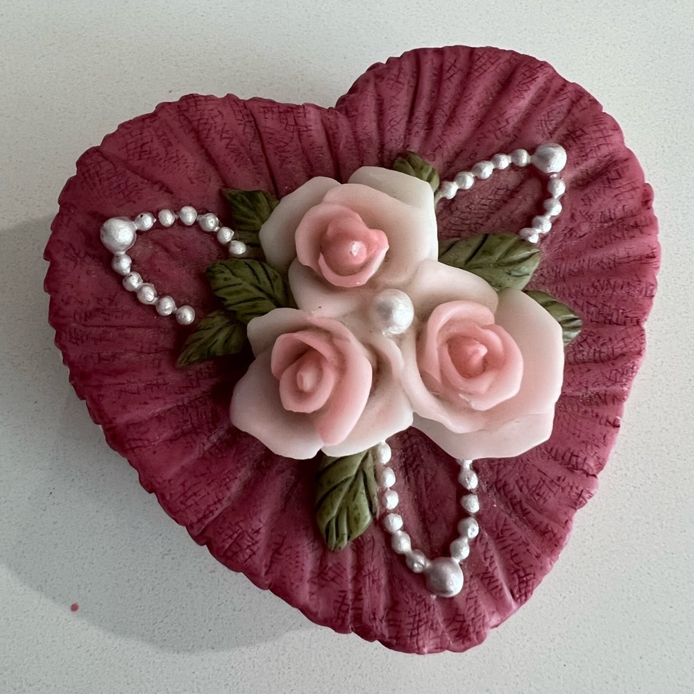 Vintage Dezine Heart Shaped Victorian Pink Shade Trinket Box Roses Made in 1993